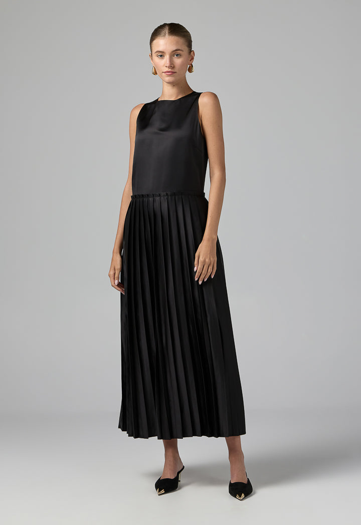 Choice Sleeveless Pleated Dress Black