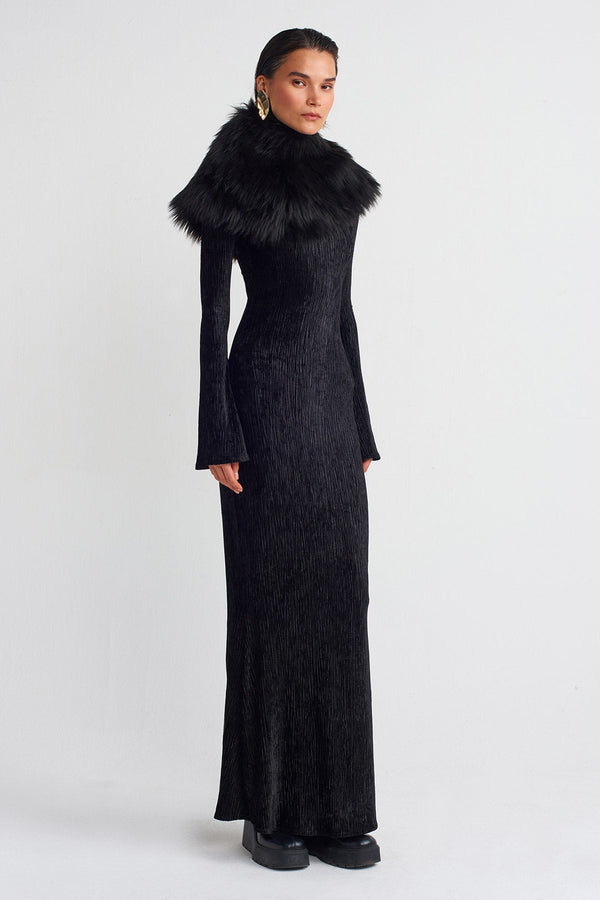 Nu Feathered Collar Black