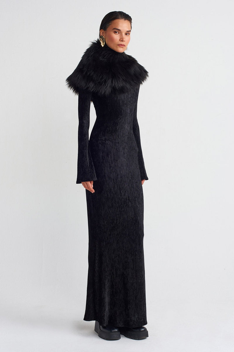 NU Feathered Collar Black