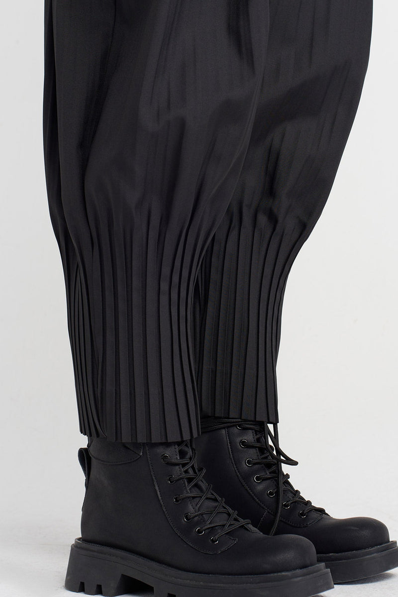 Nu Pleated Hem Trousers Black