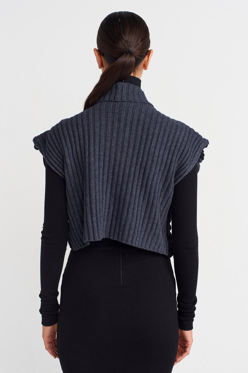 Nu Short Vest With Handcrafted Macramé Details Black & Grey