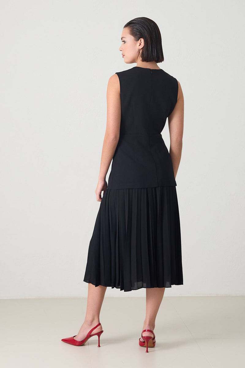 Setre Neck Detailed Waisted Pleated Dress Black