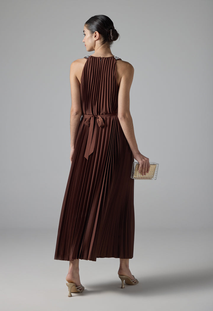 Choice Solid Pleated Sleeveless Dress Brown