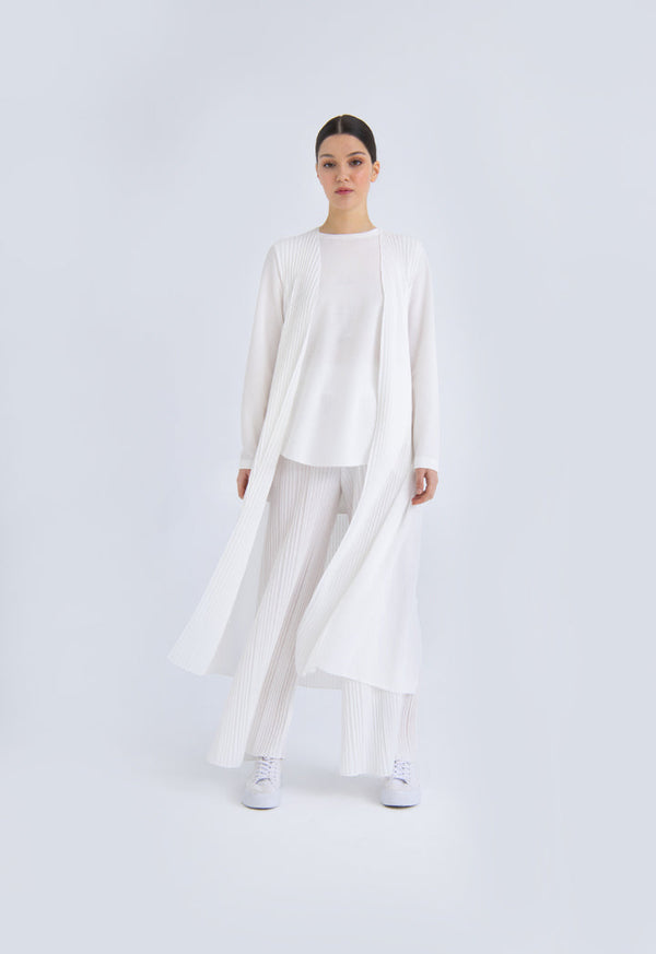 Choice Pleated Sleeveless Outerwear Off White