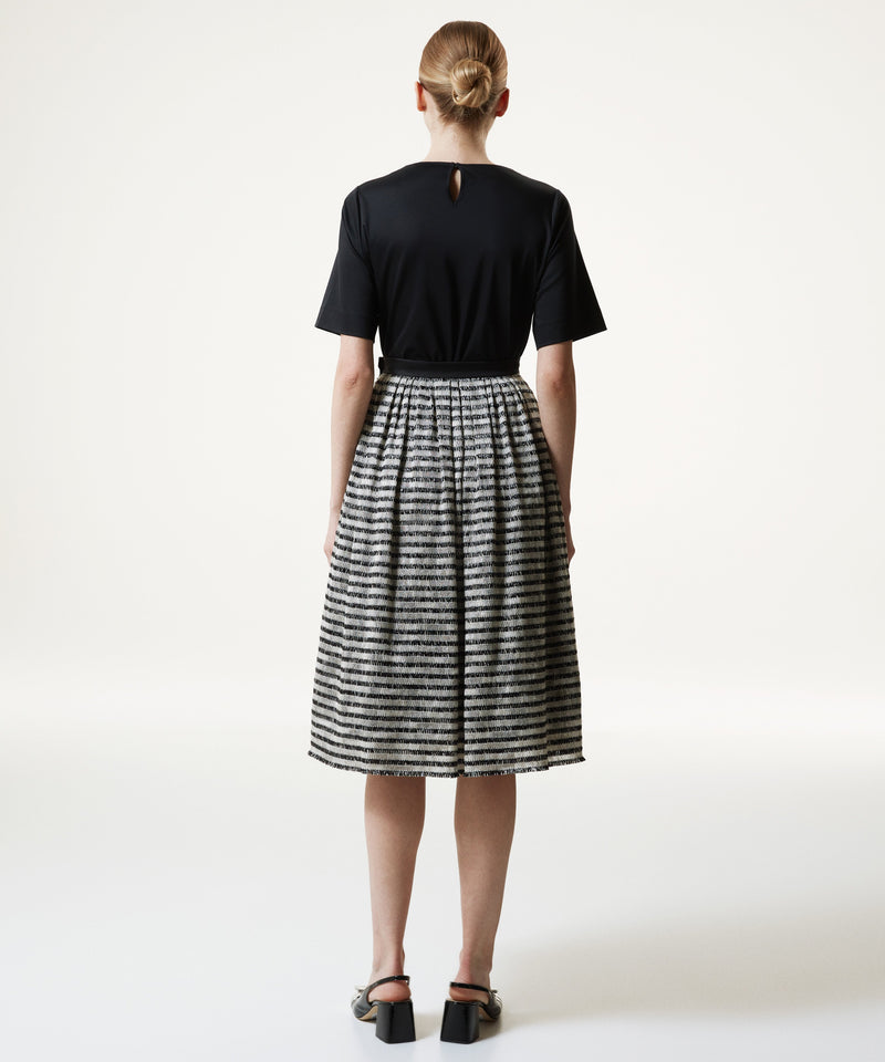 Machka Line Pattern Textured Skirt Black